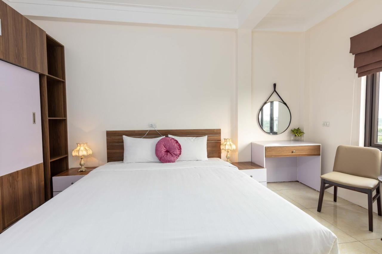 Royal Airport Hotel - Convenient & Friendly 2*
